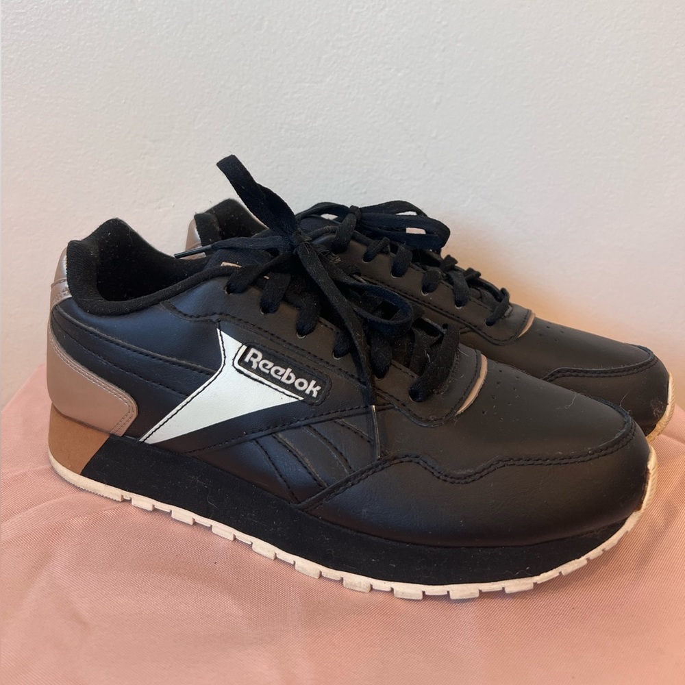 REEBOK Classic Harman Run women’s rose gold sneaker shoe EXCELLENT condition 8.5